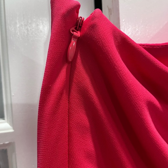 Elegant Red Draped one shoulder gown Dress size M - Picture 5 of 8